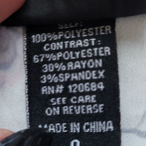 Torrid reglan skull with 3/4 sleeve - Picture 5 of 5